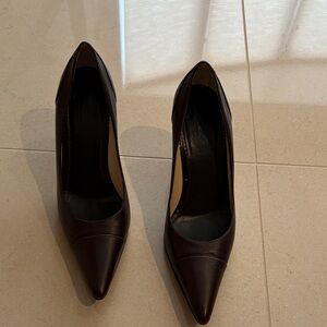 Gucci authentic dark brown leather pointed toe heels Size 8 1/2 B. # 115157.